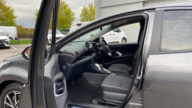 Toyota Yaris 1.5 Hybrid Design 5dr CVT Hybrid Hatchback